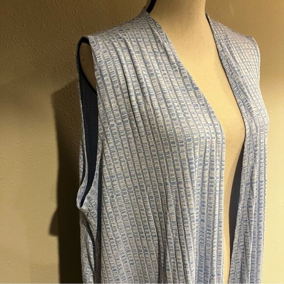 LuLaRoe Joy baby blue open sleeveless duster / sleeveless long cardigan - Picture 2 of 10